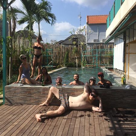 Sunny Surf Lodge Hostel Canggu  Luaran gambar